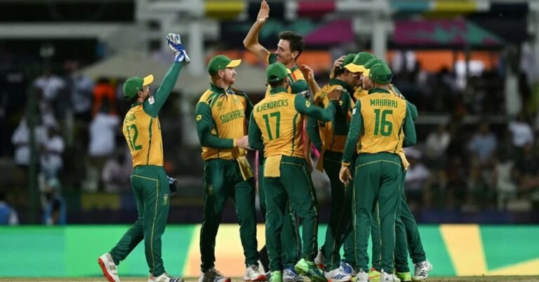 ওয়েস্ট ইন্ডিজকে কাঁদিয়ে সেমিতে দক্ষিণ আফ্রিকা