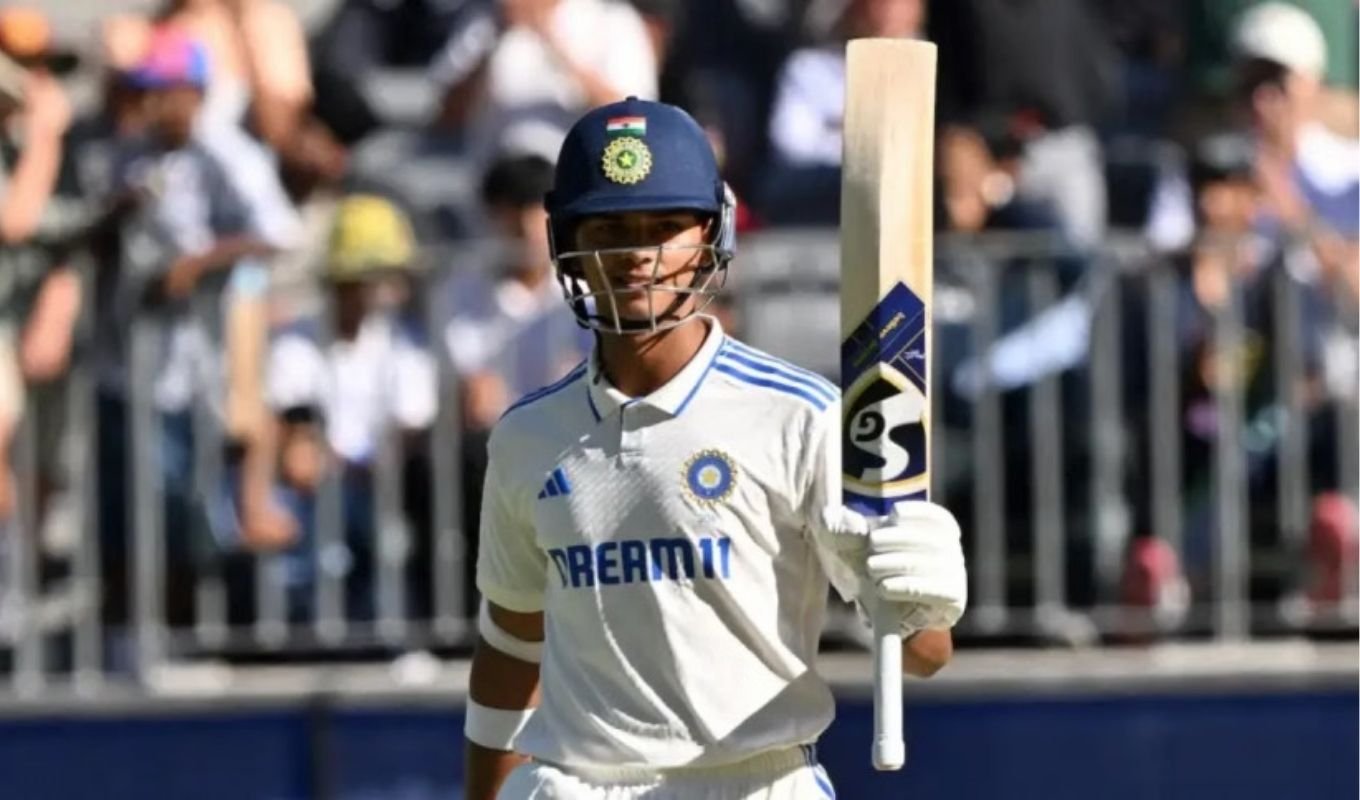 “ঘরের মাঠে শূন্যে থামল জয়সওয়াল: ২৪ ইনিংসের অবিচ্ছেদ্য ধারাবাহিকতা শেষ!” 1 “২৪ ইনিংসের অজেয় রেকর্ড ভাঙল! ঘরের মাঠে প্রথমবার শূন্যতে থামলেন জয়সওয়াল”